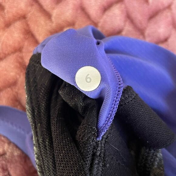Lululemon Run For Gold Tank in Heathered Black / Iris Flower Womens Size 6 - Picture 12 of 12